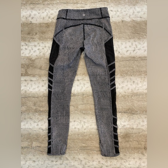 Lululemon💕Wild And Free Tight Fall Net White Black / Black - Picture 8 of 15